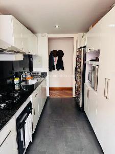 Apartamento de 2 alcobas en venta en El Castillo, Bogotá, 103 m² · foto 5 de 17