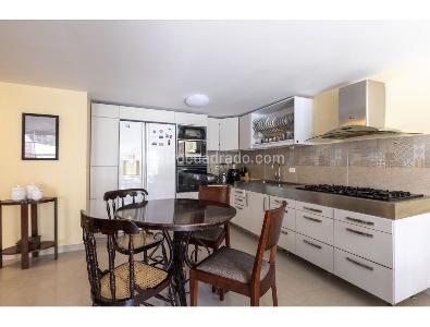 Casa de 4 alcobas en venta en Cordoba Niza, Bogotá, 314 m² · foto 3 de 15