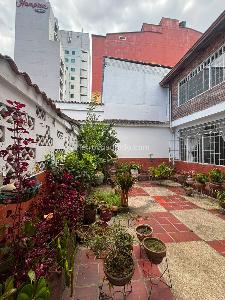 Casa de 5 alcobas en venta en Cabecera, Bucaramanga, 348 m² · foto 3 de 20
