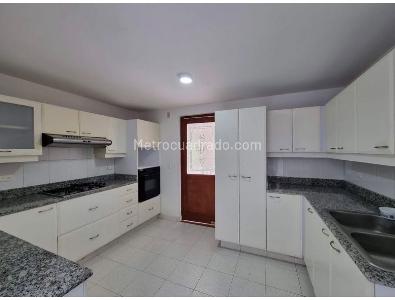 Casa de 3 alcobas en venta en La Sebastiana, Envigado, 282 m² · foto 12 de 20