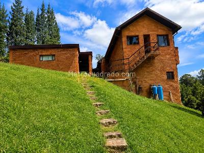 Casa de 4 alcobas en venta en Hacienda En La Calera, La Calera, 356 m² · foto 2 de 16