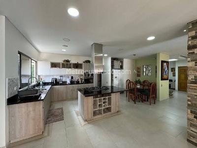 Apartamento de 4 alcobas en venta en Santa Maria De Los Angeles, Medellín, 207 m² · foto 3 de 20