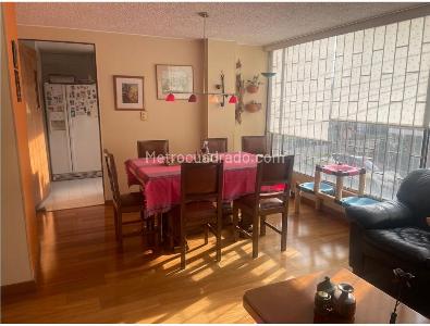 Apartamento de 3 alcobas en venta en Santa Barbara, Bogotá, 102 m² · foto 2 de 16