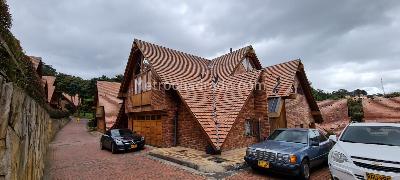 Casa en venta en Cerros De Suba, Bogotá · foto 2 de 19