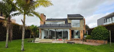 Casa de 4 alcobas en arriendo en Condominio San Jacinto, Chía, 350 m² · foto 2 de 15