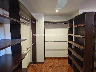 Apartamento de 4 alcobas en arriendo en Ciudad Salitre, Bogotá, 300 m² · foto 15 de 19