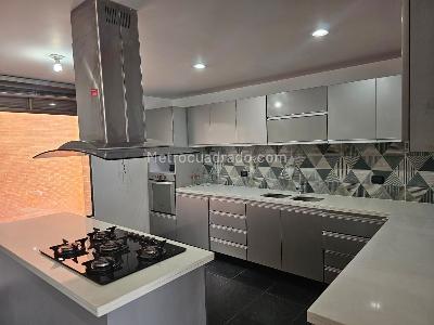 Apartamento de 4 alcobas en arriendo en Ciudad Salitre, Bogotá, 300 m² · foto 4 de 19
