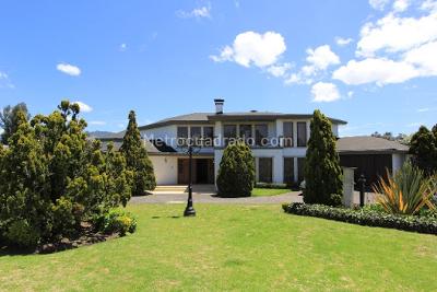 Casa de 4 alcobas en venta en San Jose De Bavaria, Bogotá · foto 2 de 18