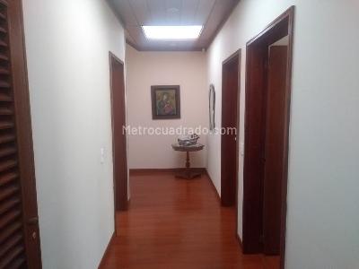 Casa de 4 alcobas en venta en Chico Navarra, Bogotá, 619 m² · foto 3 de 19