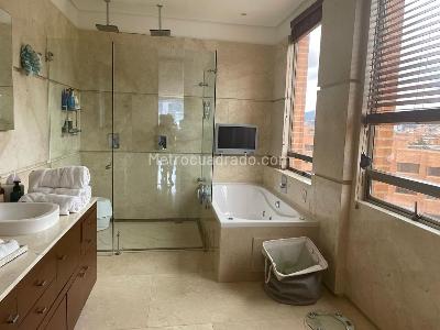 Apartamento de 4 alcobas en venta en La Carolina, Bogotá, 471 m² · foto 12 de 20