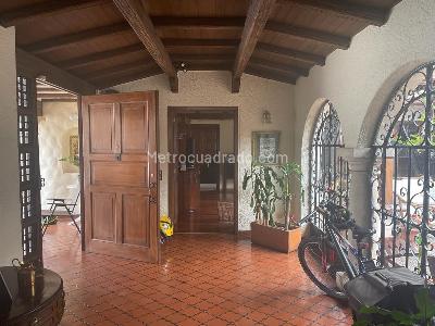 Casa de 4 alcobas en venta en La Calleja, Bogotá, 880 m² · foto 2 de 10