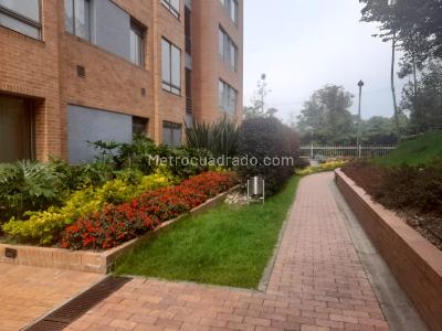 Apartamento de 4 alcobas en venta en Lindaraja, Bogotá, 200 m² · foto 2 de 20