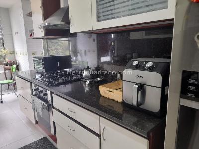 Apartamento de 4 alcobas en venta en Lindaraja, Bogotá, 200 m² · foto 13 de 20
