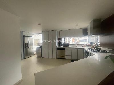 Apartamento de 4 alcobas en venta en Buganvilla, Bogotá, 257 m² · foto 3 de 20