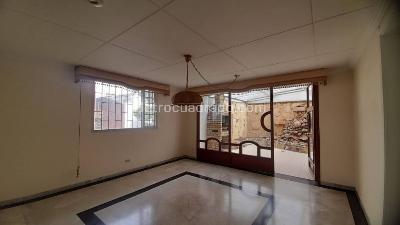 Casa de 4 alcobas en venta en Malibu La Alhambra, Bogotá, 150 m² · foto 3 de 20
