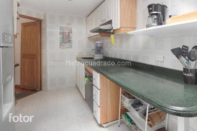 Apartamento de 3 alcobas en venta en Santa Barbara Central, Bogotá, 84 m² · foto 10 de 14