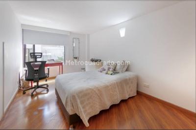 Apartamento de 3 alcobas en venta en Santa Barbara Central, Bogotá, 84 m² · foto 11 de 14