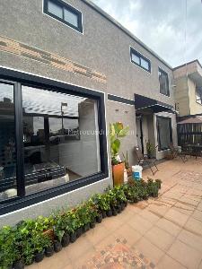 Casa de 5 alcobas en venta en Quinta Paredes, Bogotá, 220 m² · foto 2 de 17