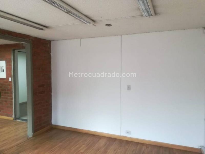 Edificio de Apartamentos en Arriendo, El Lago, Bogotá D.C. - Więcej