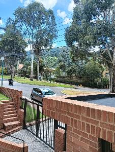 Apartamento de 3 alcobas en venta en Usaquen Santa Barbara, Bogotá, 144 m² · foto 3 de 20