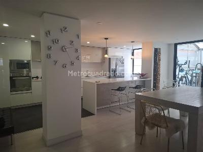 Apartamento de 3 alcobas en venta en Chico Navarra, Bogotá, 130 m² · foto 4 de 20