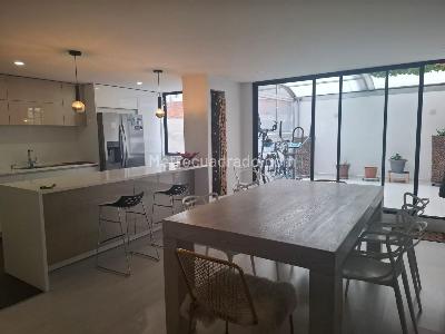 Apartamento de 3 alcobas en venta en Chico Navarra, Bogotá, 130 m² · foto 3 de 20