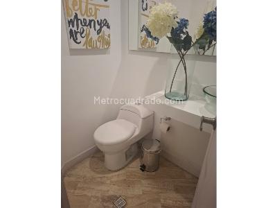 Apartamento de 3 alcobas en venta en Chico Navarra, Bogotá, 131 m² · foto 2 de 20