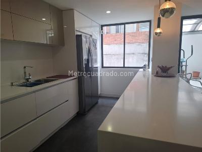 Apartamento de 3 alcobas en venta en Chico Navarra, Bogotá, 131 m² · foto 3 de 20