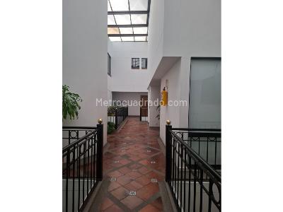 Apartamento de 4 alcobas en venta en San Patricio, Bogotá, 204 m² · foto 2 de 20