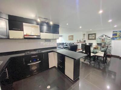 Casa de 3 alcobas en venta en Lombardia, Tunja, 240 m² · foto 2 de 5