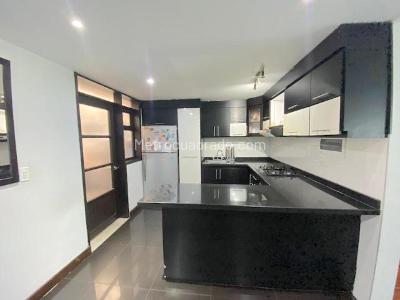 Casa de 3 alcobas en venta en Lombardia, Tunja, 240 m² · foto 3 de 5