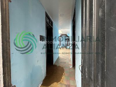Casa de 5 alcobas en venta en Comuneros, Bucaramanga, 280 m² · foto 2 de 20