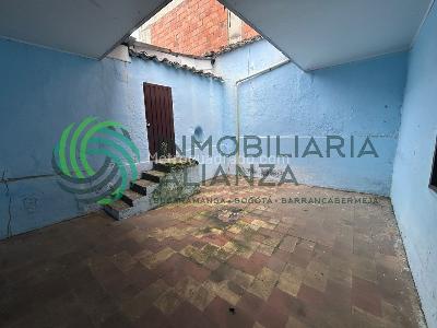 Casa de 5 alcobas en venta en Comuneros, Bucaramanga, 280 m² · foto 11 de 20