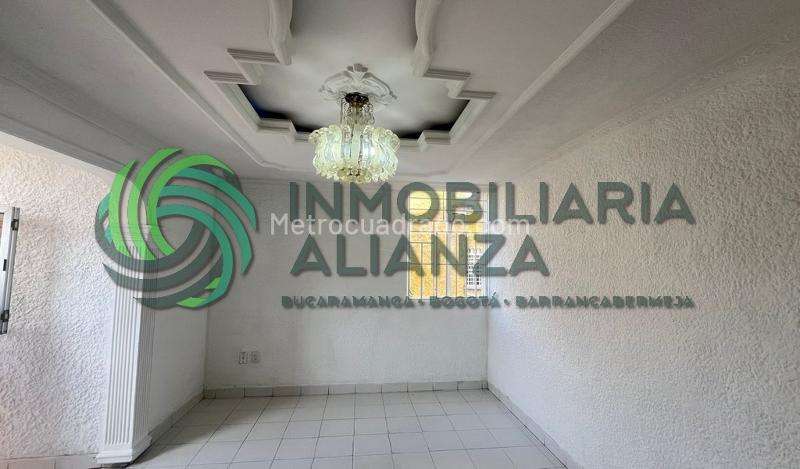 Piso – Bucaramanga, Ciudad Bolívar, Comuna Ciudadela Real de Minas - Vista 2