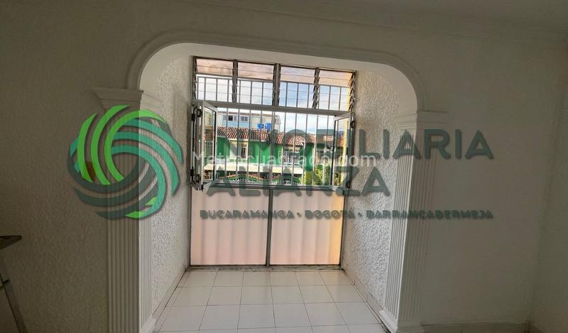 Piso – Bucaramanga, Ciudad Bolívar, Comuna Ciudadela Real de Minas - Vista 4
