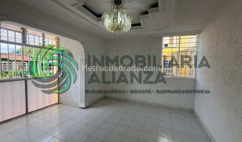 Piso – Bucaramanga, Ciudad Bolívar, Comuna Ciudadela Real de Minas - Vista 5