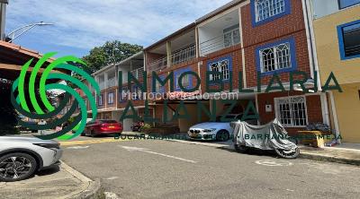Casa de 3 alcobas en venta en Anillo Vial, Floridablanca, 69 m² · foto 2 de 20