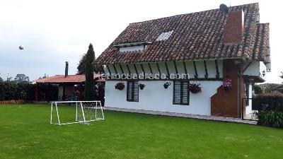 Casa de 5 alcobas en venta en Los Robles, Bogotá, 300 m² · foto 20 de 20