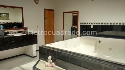 Casa de 5 alcobas en venta en Chia Vereda La Balsa, Chía, 550 m² · foto 7 de 10