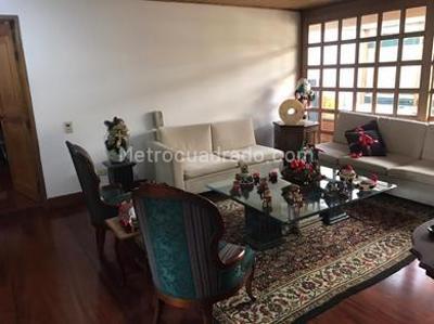 Casa de 5 alcobas en venta en Colina Niza, Bogotá, 600 m² · foto 3 de 7