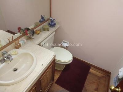 Apartamento de 3 alcobas en venta en Chico San Patricio, Bogotá, 229 m² · foto 13 de 20