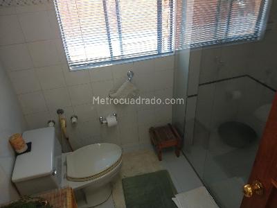 Apartamento de 3 alcobas en venta en Chico San Patricio, Bogotá, 229 m² · foto 16 de 20