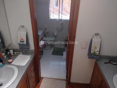 Apartamento de 3 alcobas en venta en Chico San Patricio, Bogotá, 229 m² · foto 17 de 20