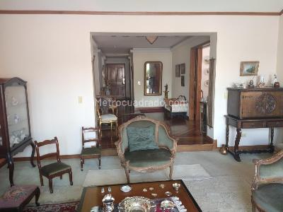 Apartamento de 3 alcobas en venta en Chico San Patricio, Bogotá, 229 m² · foto 6 de 20