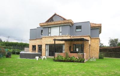 Casa de 3 alcobas en venta en San Sebastian, Bogotá, 300 m² · foto 4 de 10