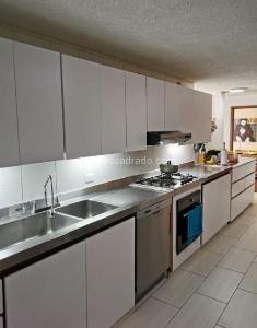 Apartamento de 3 alcobas en venta en Santa Barbara Central, Bogotá, 160 m² · foto 5 de 14