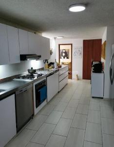 Apartamento de 3 alcobas en venta en Santa Barbara Central, Bogotá, 160 m² · foto 6 de 14