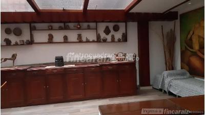 Apartamento de 5 alcobas en venta en Santa Barbara, Bogotá, 263 m² · foto 3 de 13