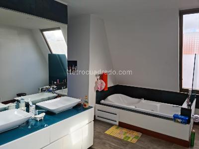 Apartamento en venta en Chico, Bogotá · foto 16 de 19