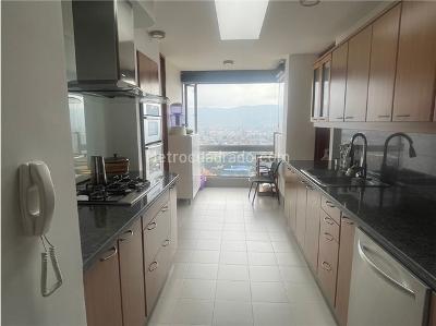 Apartamento de 3 alcobas en venta en Lindaraja, Bogotá, 198 m² · foto 13 de 20